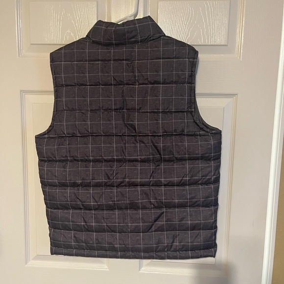 Gap men’s medium charcoal gray plaid puffer tech vest. Brand new with tags. - Picture 3 of 3